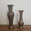 Paire de vases ciselés en laiton