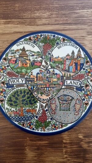 Assiette en céramique émaillé arménienne peinte à la main.