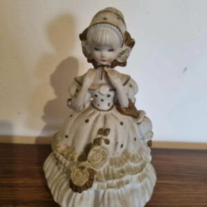 Poupée vintage en Porcelaine