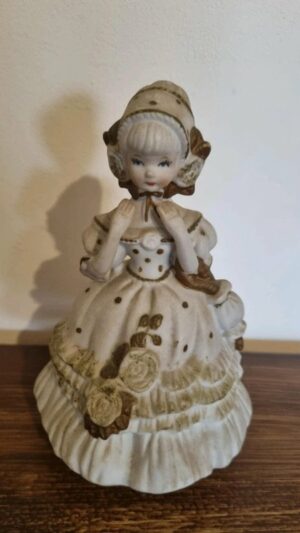 Poupée vintage en Porcelaine