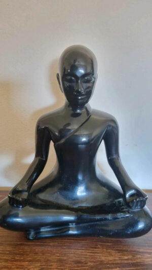 Statut de moine en méditation, yoga.