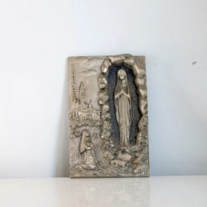 Plaque icône Lourdes en métal argenté - Apparition de la Vierge Marie