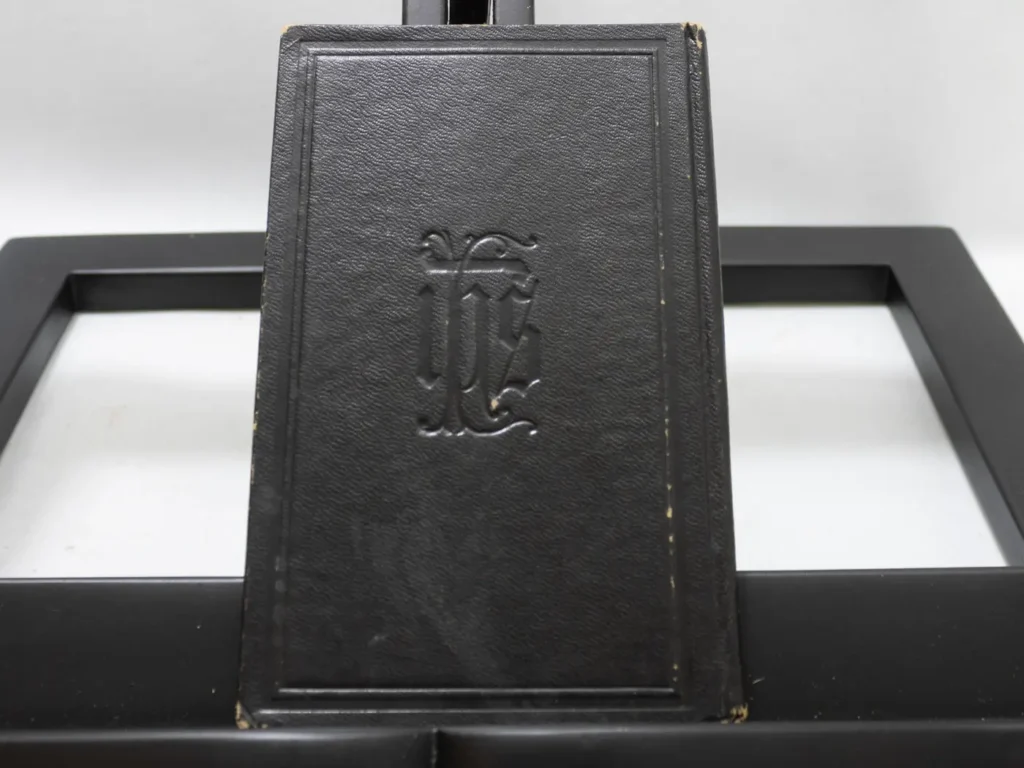 Ancien livre religieux catholique Amour et Réparation de 1921