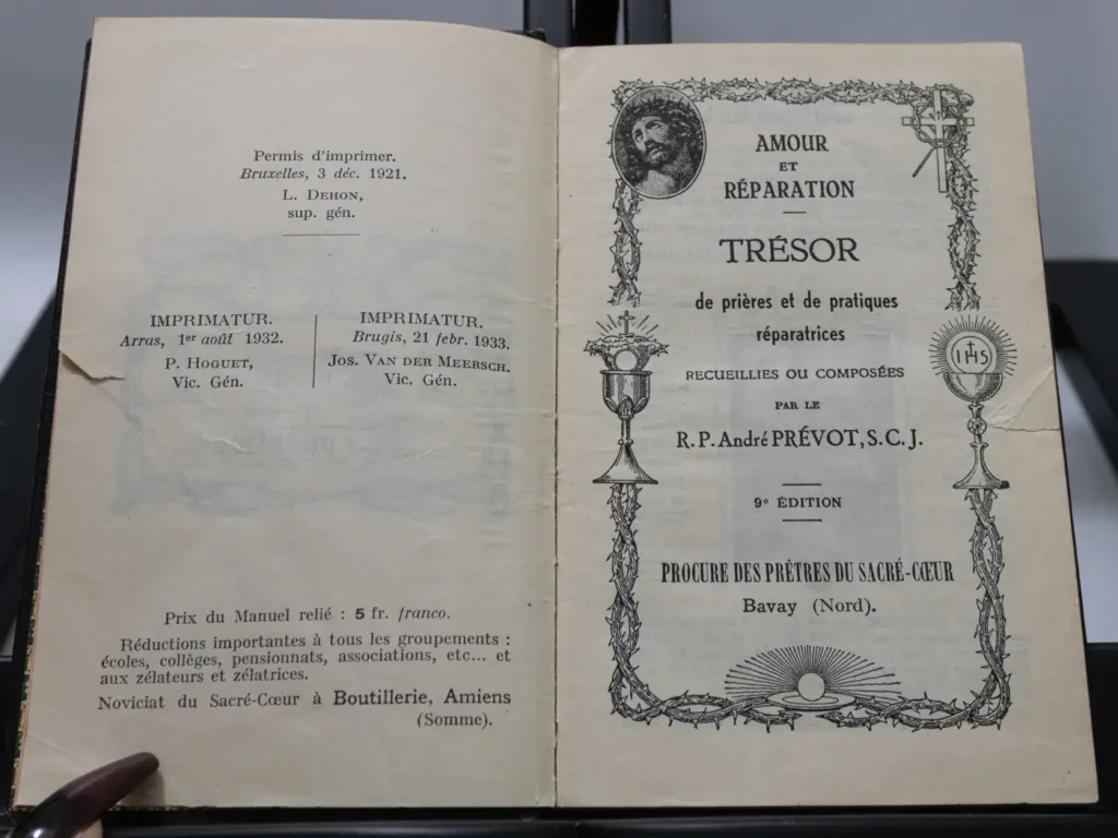 Ancien livre religieux catholique Amour et Réparation de 1921