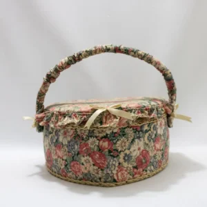 Boîte à ouvrage vintage en forme de cœur, motif floral rose