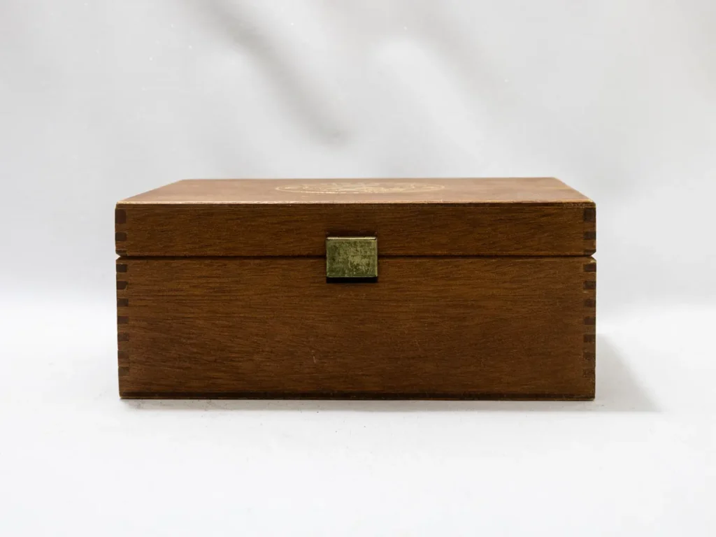 Boîte à thé vintage La Tisanière en bois et métal, 6 casiers