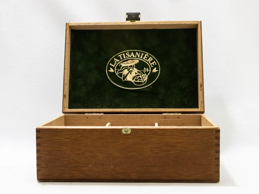 Boîte à thé vintage La Tisanière en bois et métal, 6 casiers