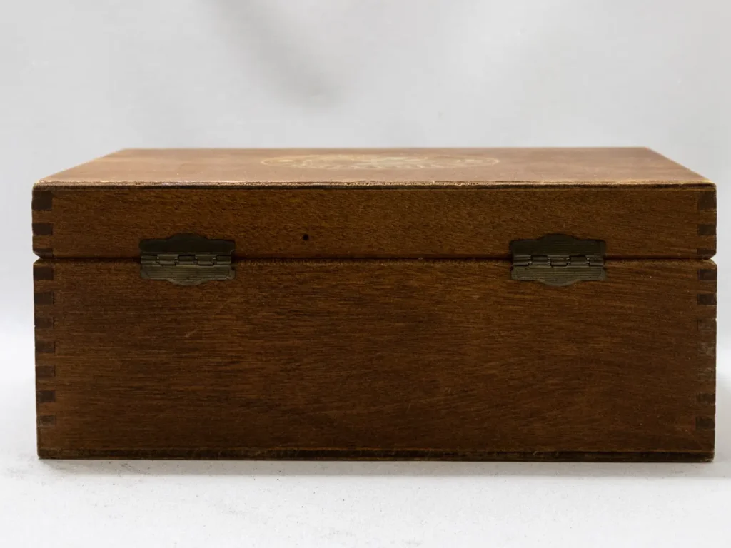 Boîte à thé vintage La Tisanière en bois et métal, 6 casiers
