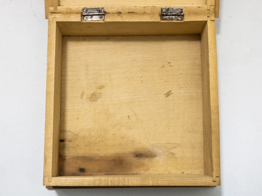 Boîte de Rangement Carrée en Bois Pyrogravé Motifs Floraux