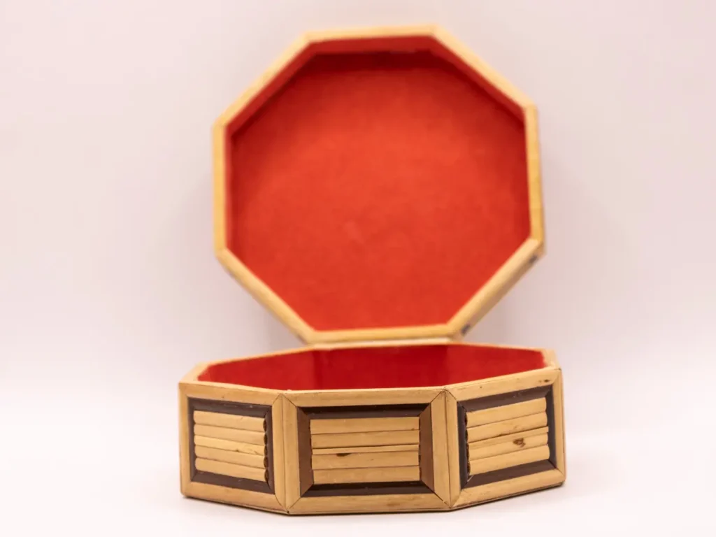 Boîte de rangement vintage asiatique carrée en bambou tressé