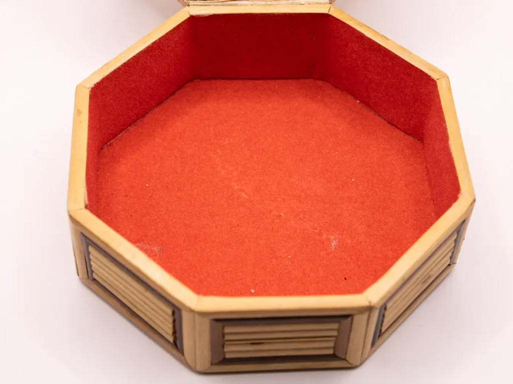 Boîte de rangement vintage asiatique carrée en bambou tressé
