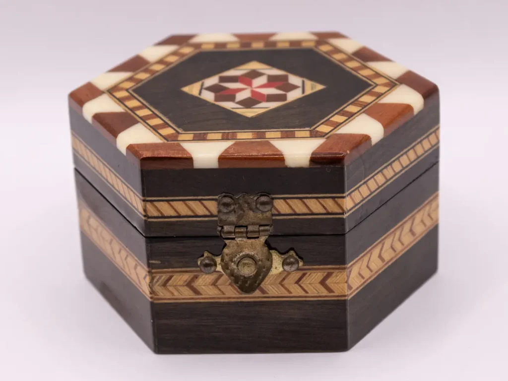 Boîte en bois marqueté, fait main à Grenade par Miguel Laguna