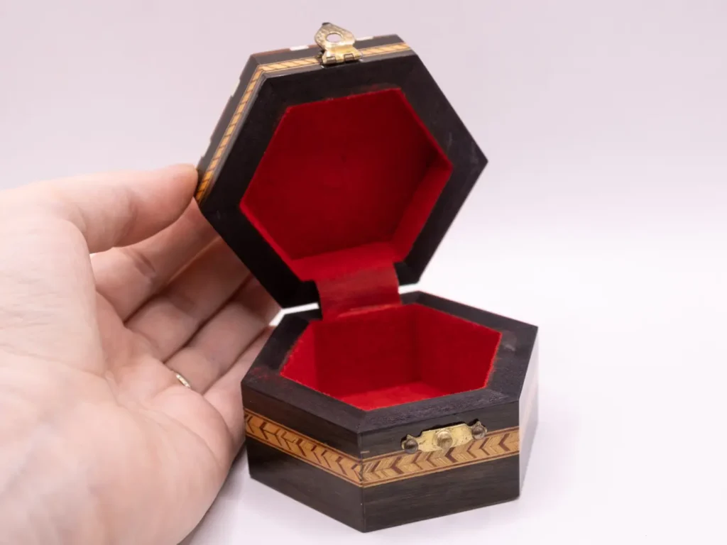 Boîte en bois marqueté, fait main à Grenade par Miguel Laguna