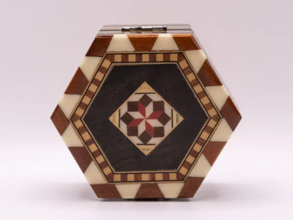 Boîte en bois marqueté, fait main à Grenade par Miguel Laguna