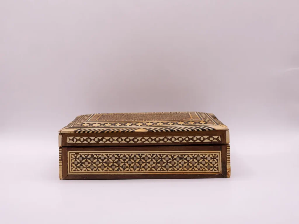 Boîte rangement vintage bois et nacre motifs étoiles géométriques