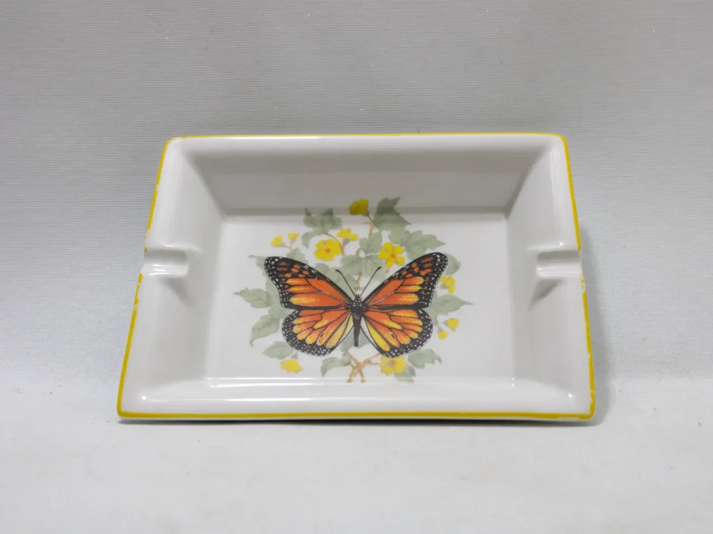 Cendrier porcelaine Pillivuyt Laufen, décor papillon monarque