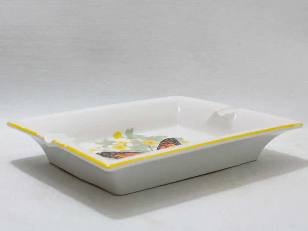 Cendrier porcelaine Pillivuyt Laufen, décor papillon monarque