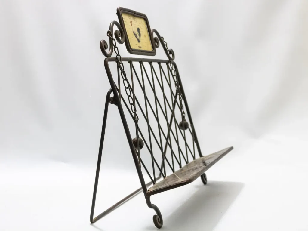 Chevalet porte-livre ancien en fer forgé pour livre de cuisine