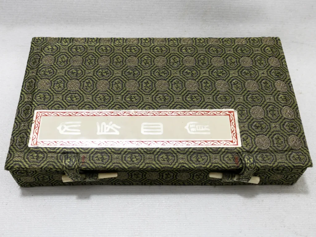 Coffret complet calligraphie chinoise avec encrier et pinceaux