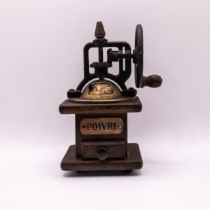 Élégant moulin à poivre vintage en bois, métal noir et doré