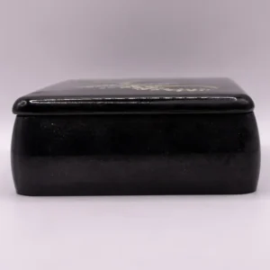 Élégante boîte de style japonais noire aux motifs floraux dorés