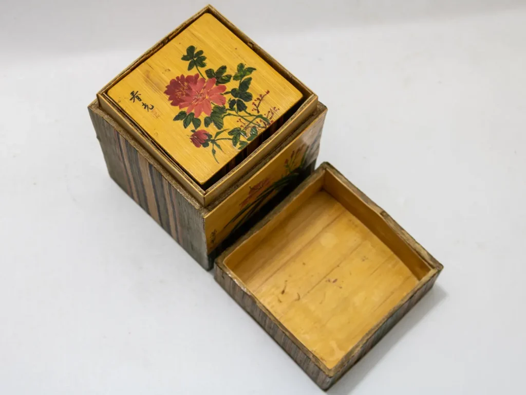 Ensemble de boîtes gigognes asiatiques en bambou à motifs floraux