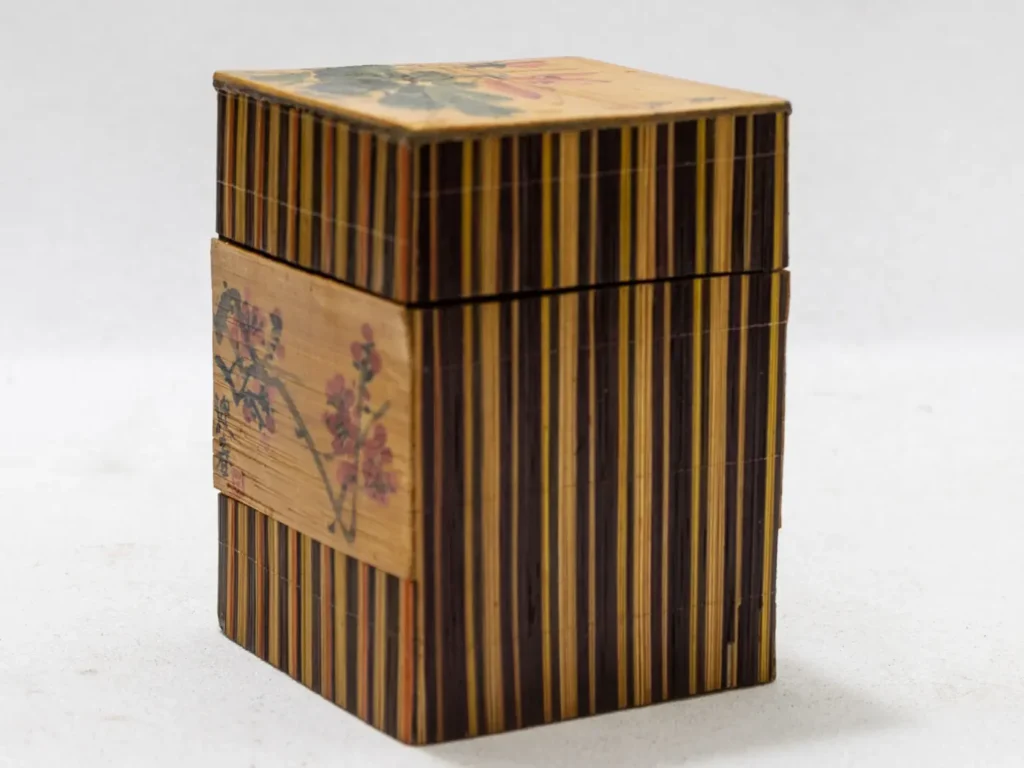 Ensemble de boîtes gigognes asiatiques en bambou à motifs floraux