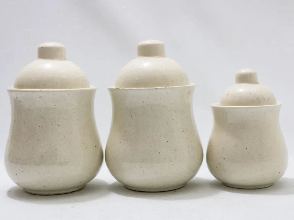 Ensemble de pots de cuisine en céramique au décor floral vintage