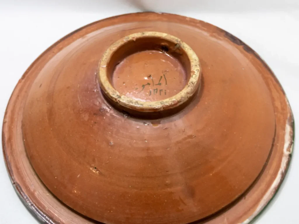 Grand plat de service marocain en céramique de Fès multicolore