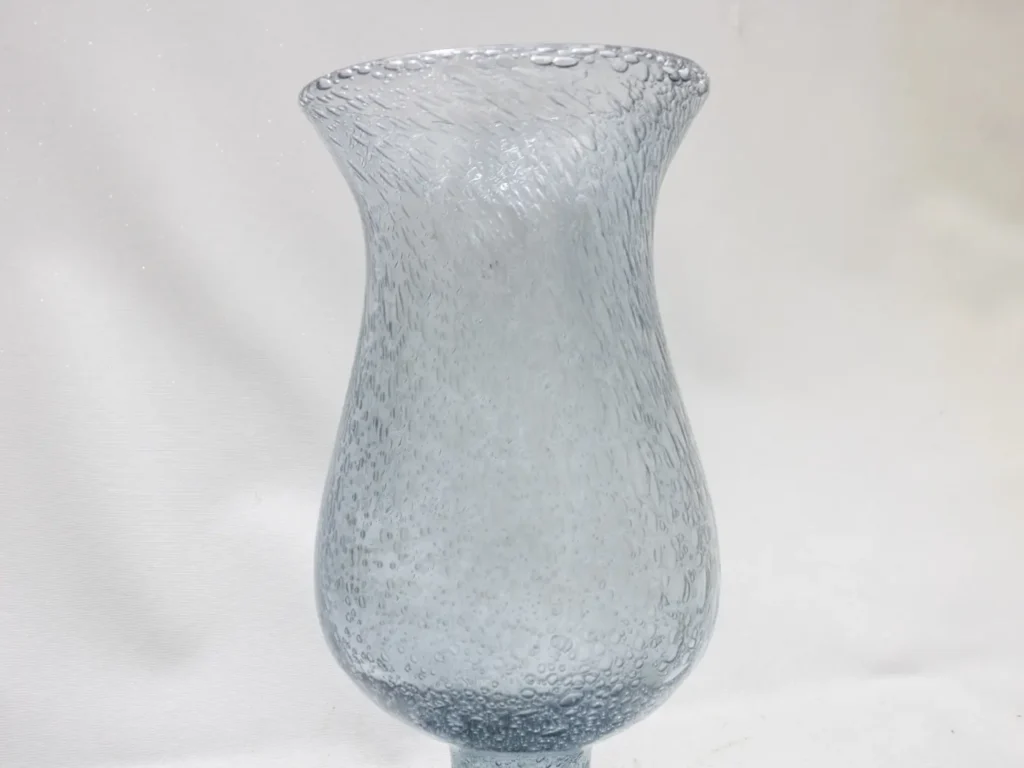 Grand Vase Cylindrique en Verre Bullé Bleuté d'Esprit Vintage