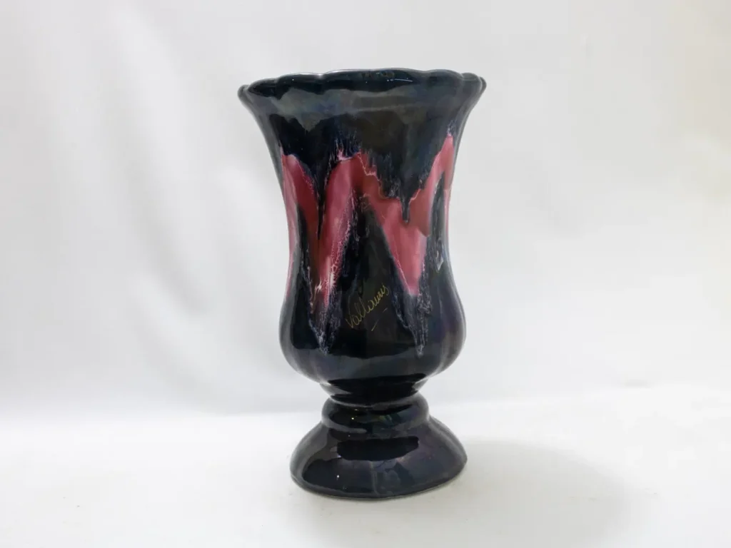 Grand vase en céramique Vallauris, motif abstrait bleu & rose