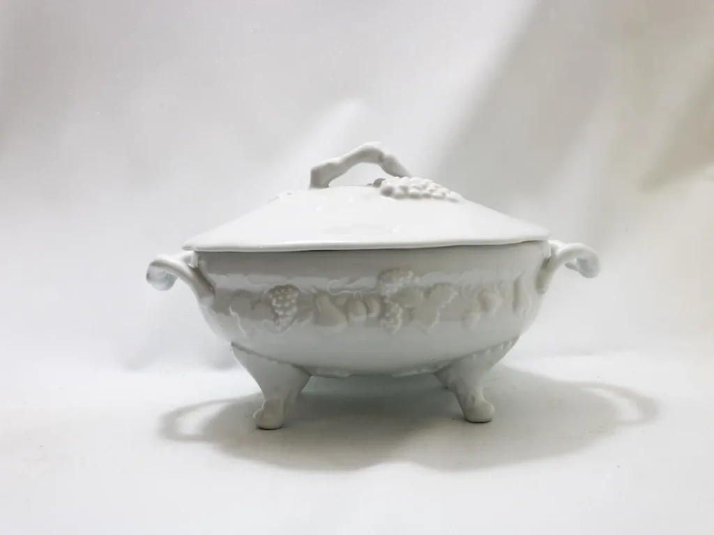 Grande soupière légumier en porcelaine de Philippe Deshoulières