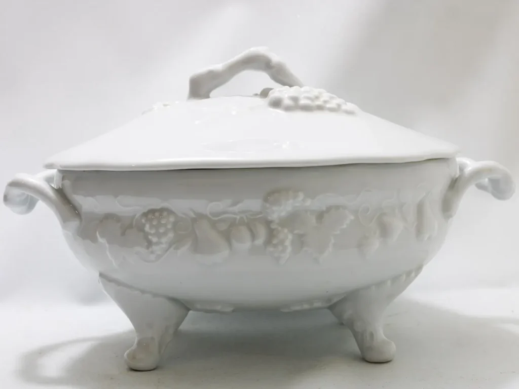 Grande soupière légumier en porcelaine de Philippe Deshoulières