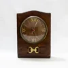 Horloge de table style Jacques Adnet en cuir marron et laiton