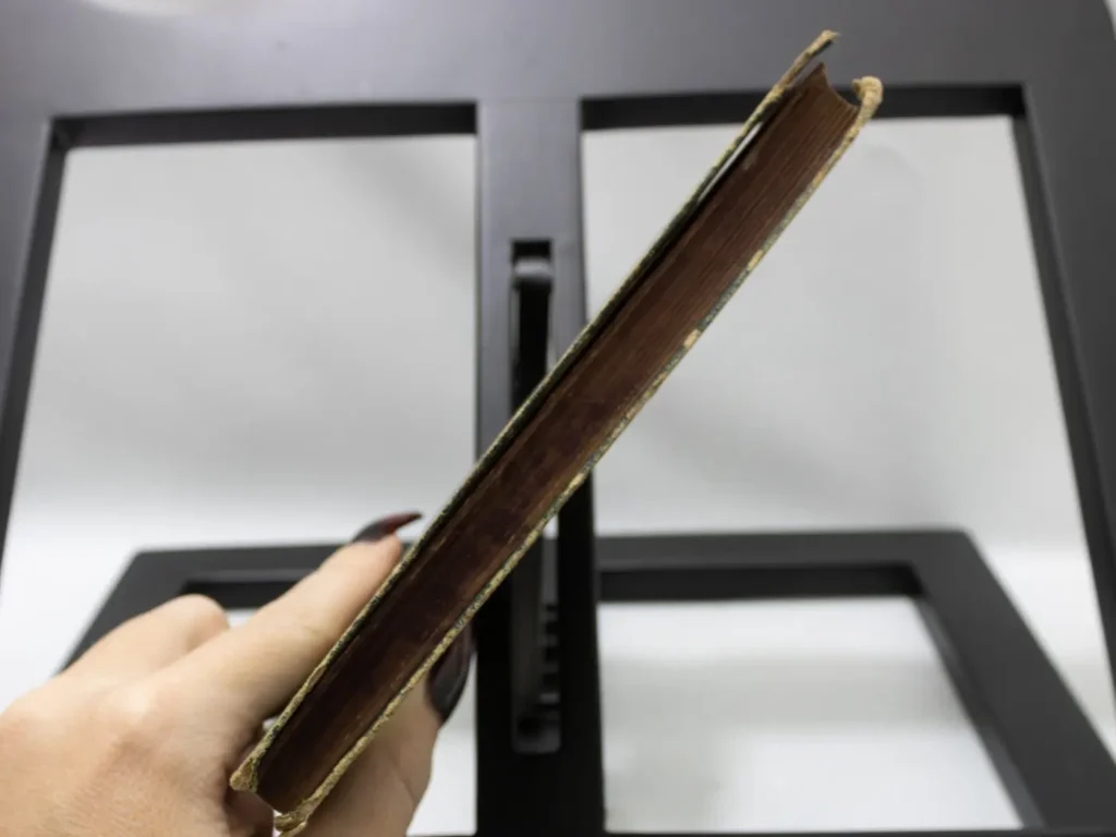Livre ancien Les Quatre Evangiles Acte Apotres, cuir vert doré
