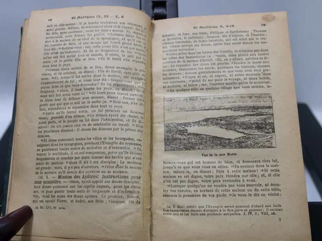Livre ancien Les Quatre Evangiles Acte Apotres, cuir vert doré