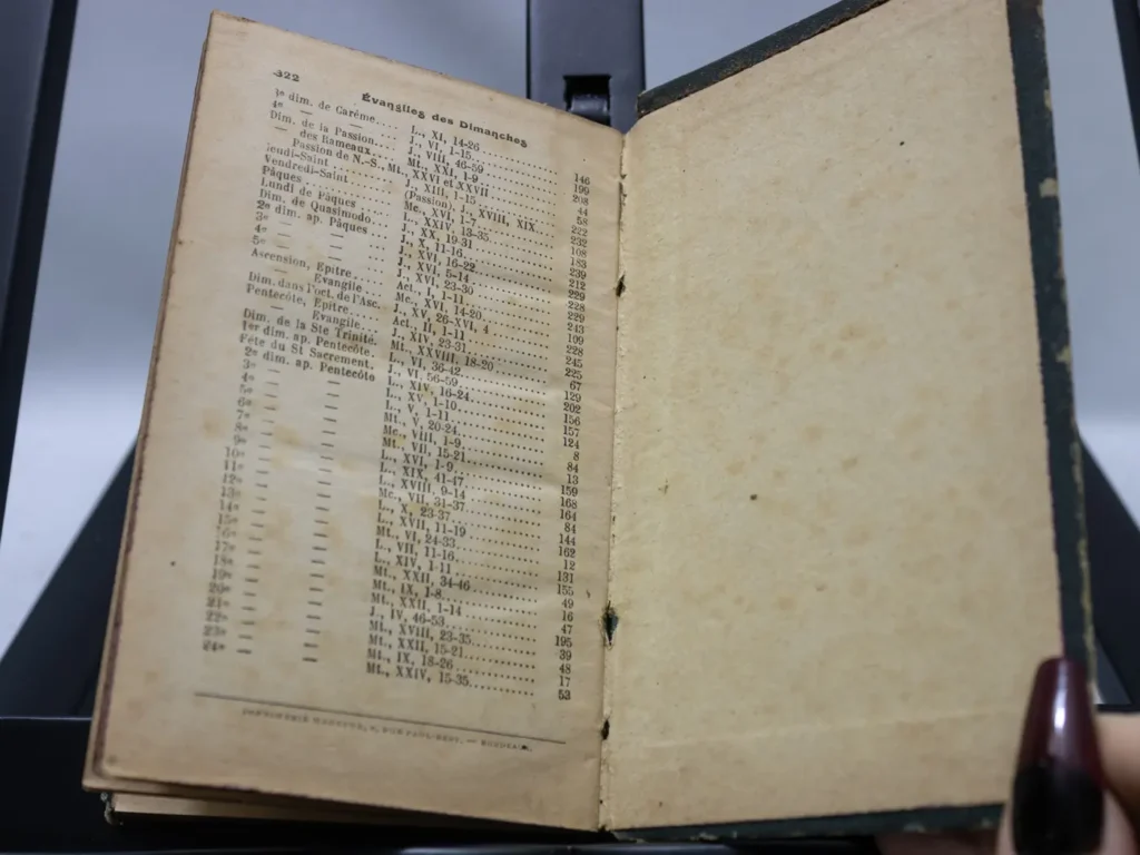 Livre ancien Les Quatre Evangiles Acte Apotres, cuir vert doré