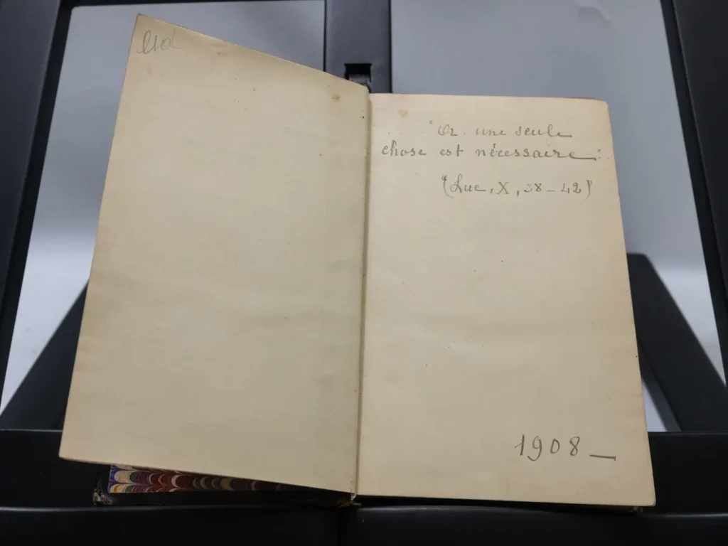 Livre ancien Les Quatre Évangiles, Actes des Apôtres, cuir vert
