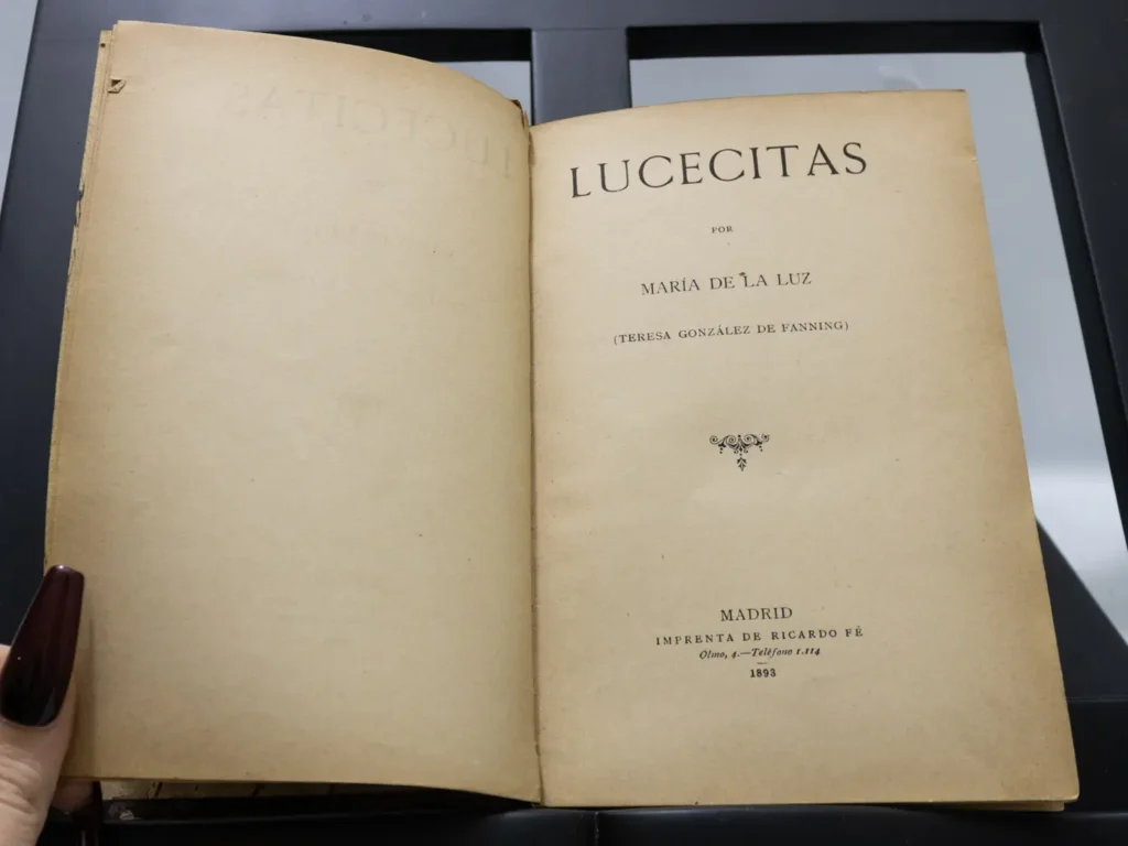 Livre Ancien 'Lucecitas' de 1893 en Espagnol, Reliure Cuir