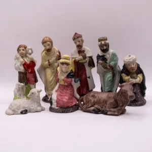 Lot de 8 santons en terre cuite peints à la main pour crèche