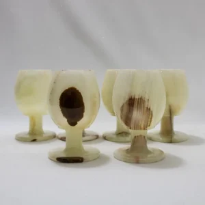 Lot de six verres à pied en onyx marbré artisanal du Pakistan