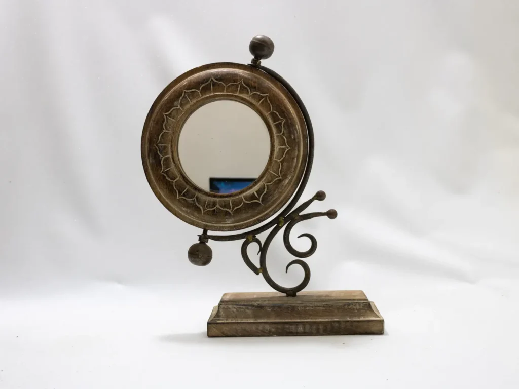 Miroir mural artisanal en bois sculpté et fer forgé marron
