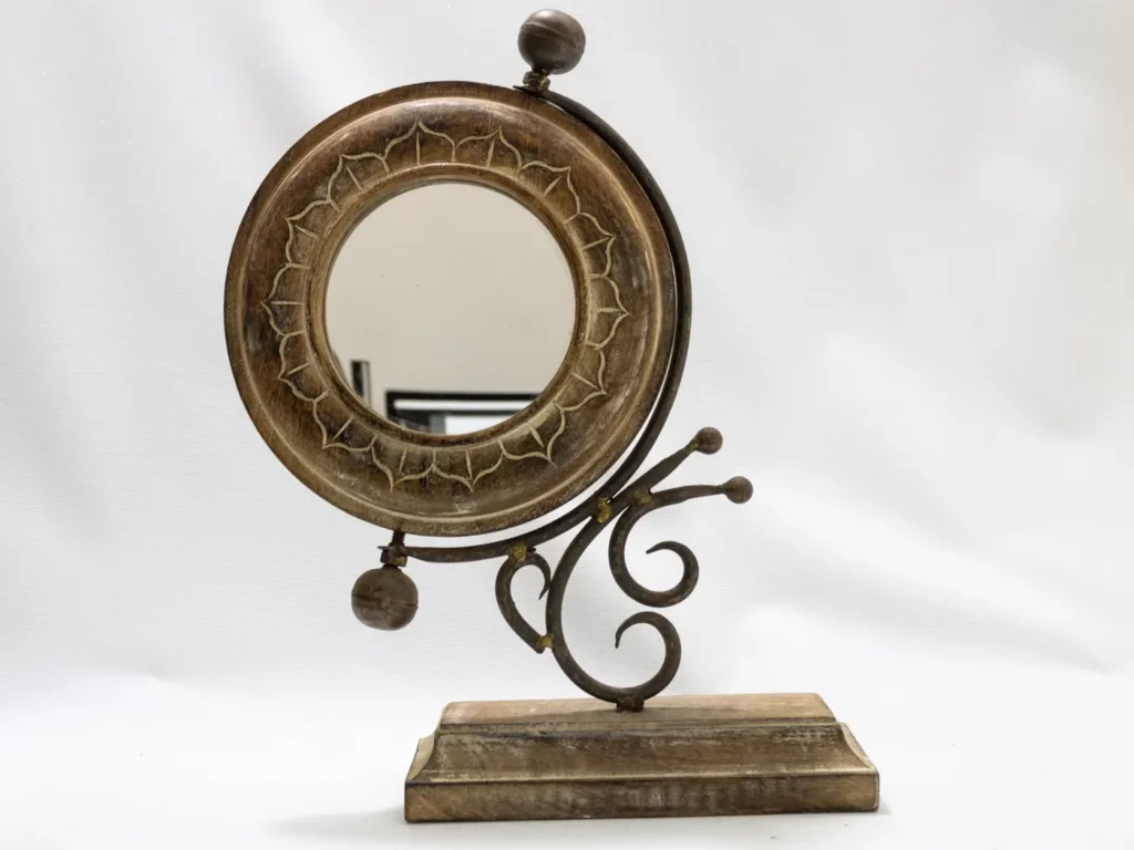 Miroir mural artisanal en bois sculpté et fer forgé marron