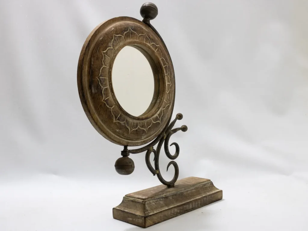 Miroir mural artisanal en bois sculpté et fer forgé marron