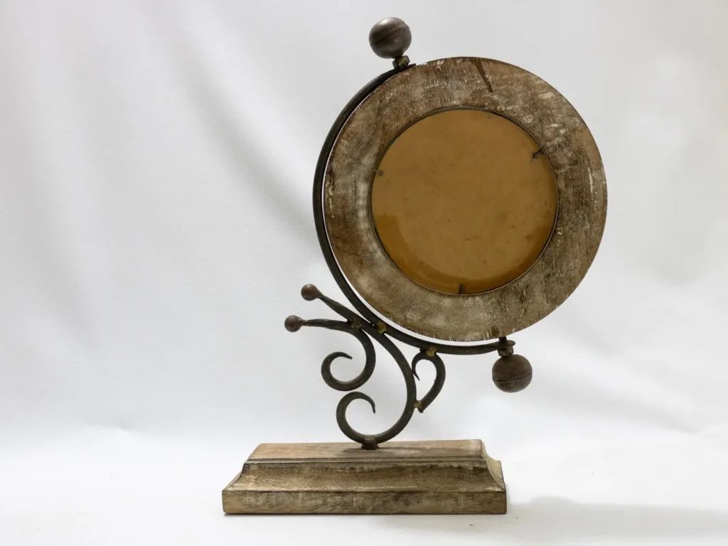 Miroir mural artisanal en bois sculpté et fer forgé marron