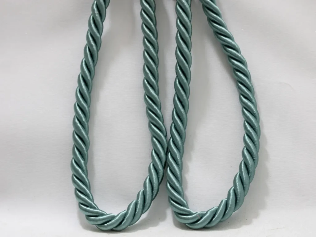 Paire d'embrasses de rideaux bleues artisanales Maud'création
