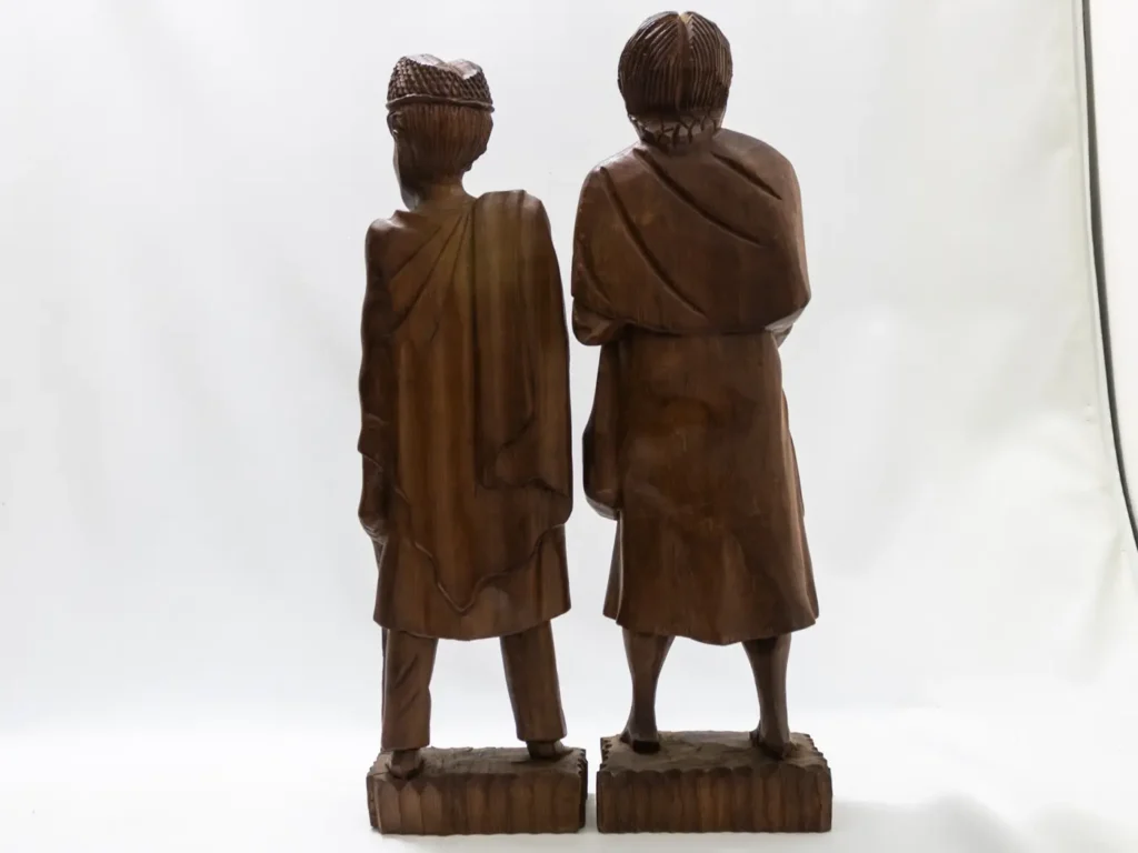 Paire de statues vintage, couple malgache en bois style ébène