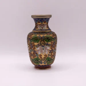 Petit vase chinois cloisonné, motifs de fleurs de lotus colorées