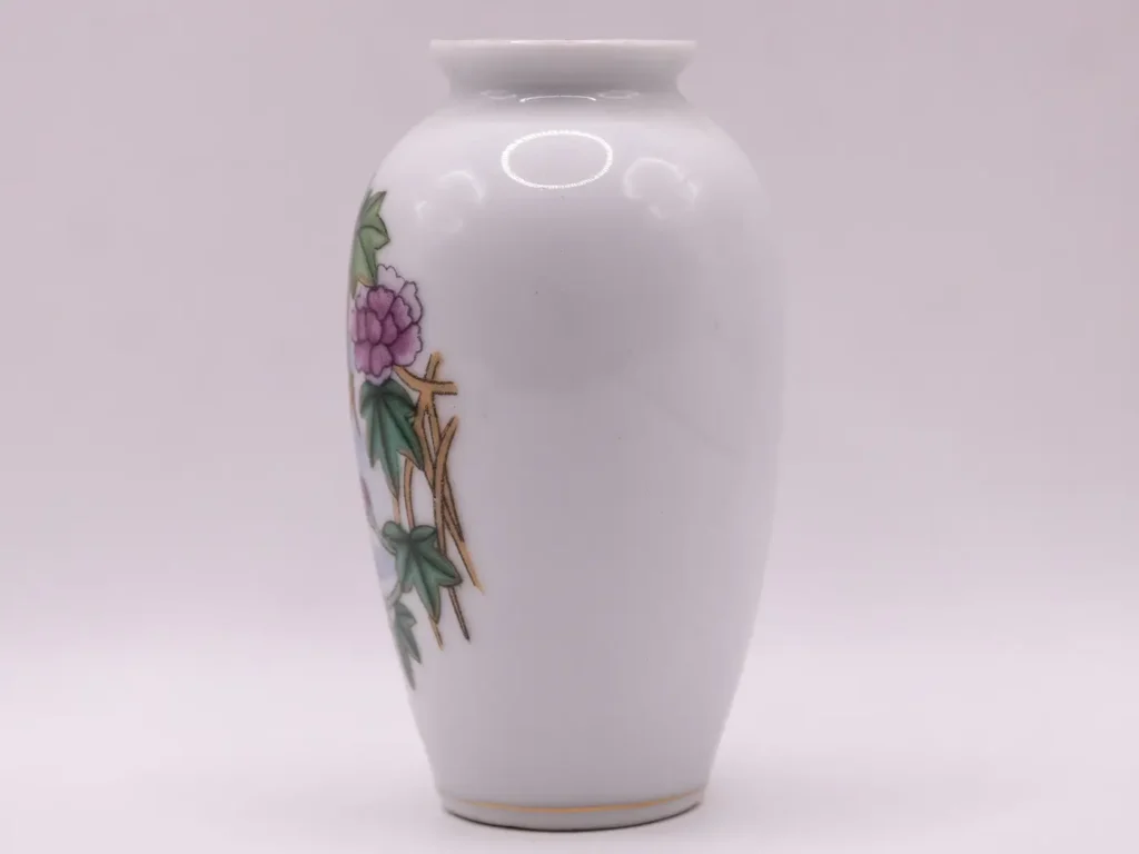 Petit vase en céramique blanche style asiatique motifs canards