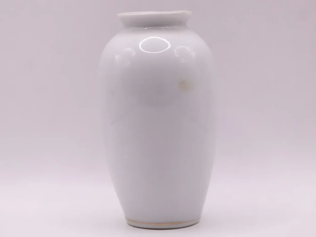 Petit vase en céramique blanche style asiatique motifs canards